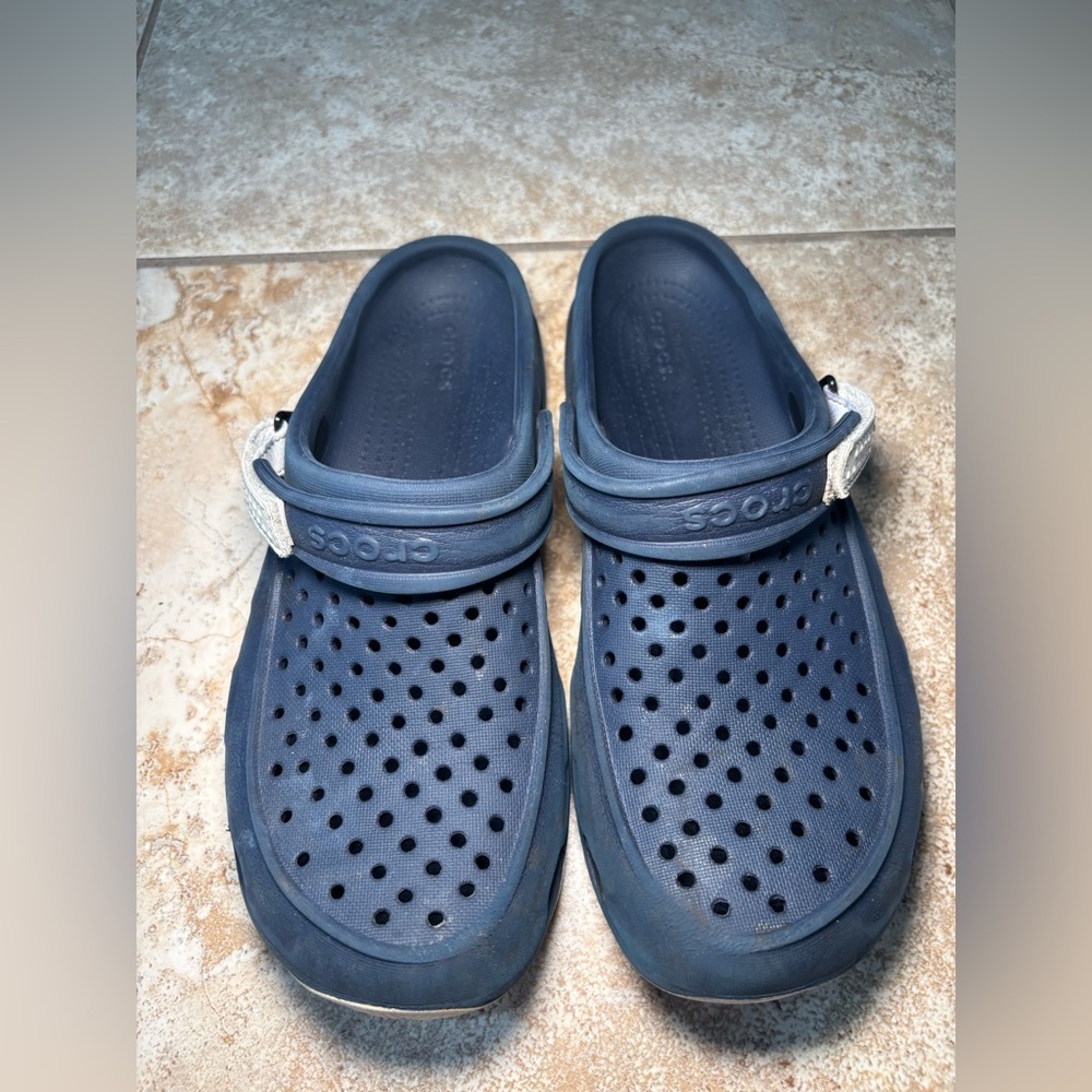 CROCS Swiftwater Navy and White Clogs - Picture 2 of 6